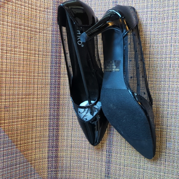 Black high heels - Picture 3 of 7